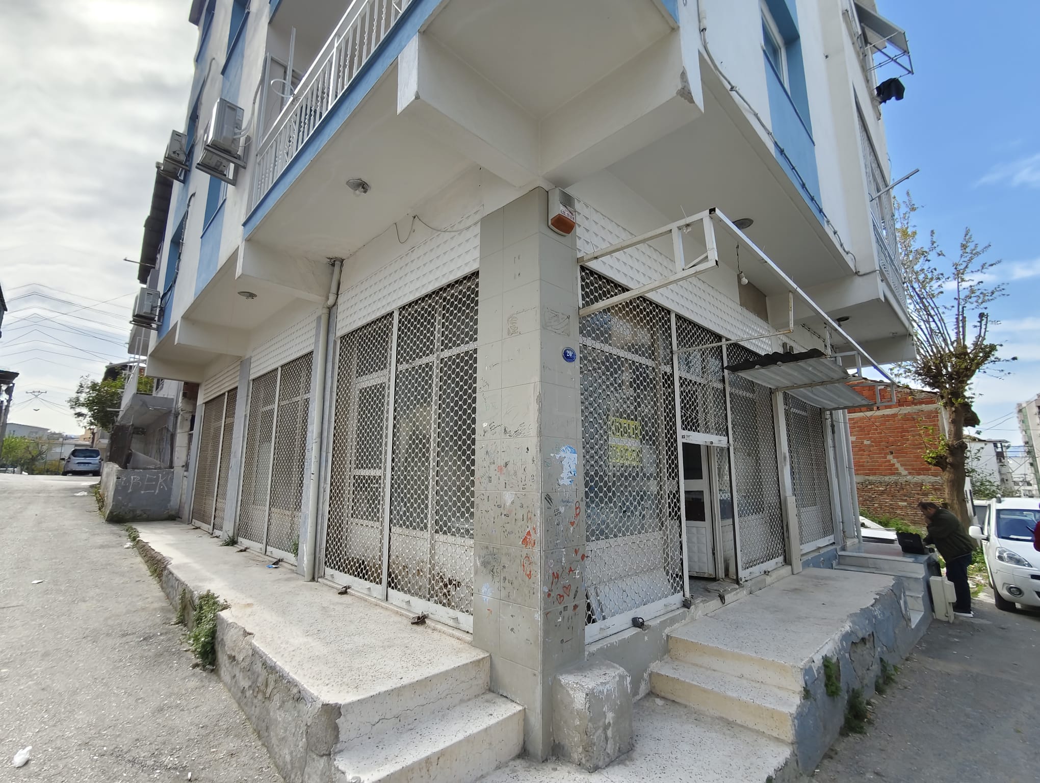 a03f91ec-e6b5-465c-a043-e62dd71a2f04